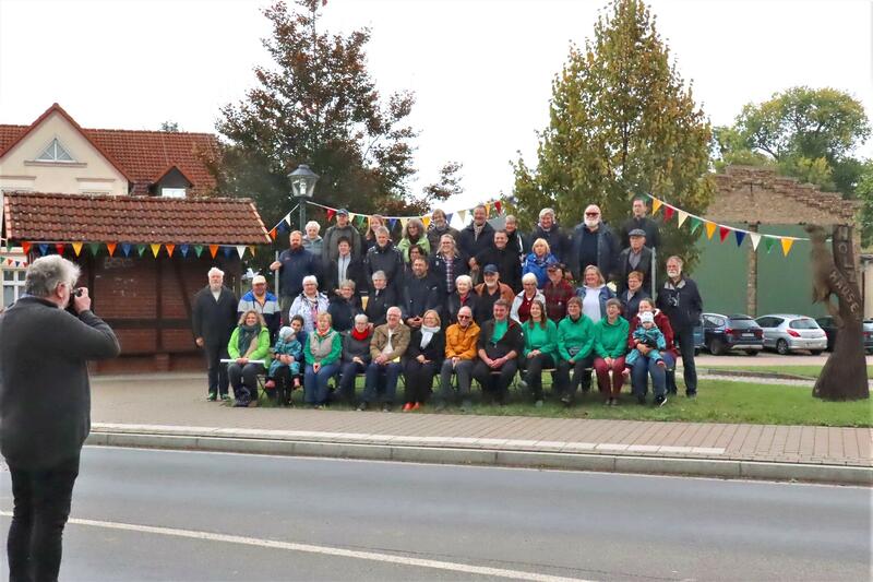 Alle fanden sich zum Gruppenfoto bei der Kreisdorftags-Premiere zusammen. © Stadt Kyritz