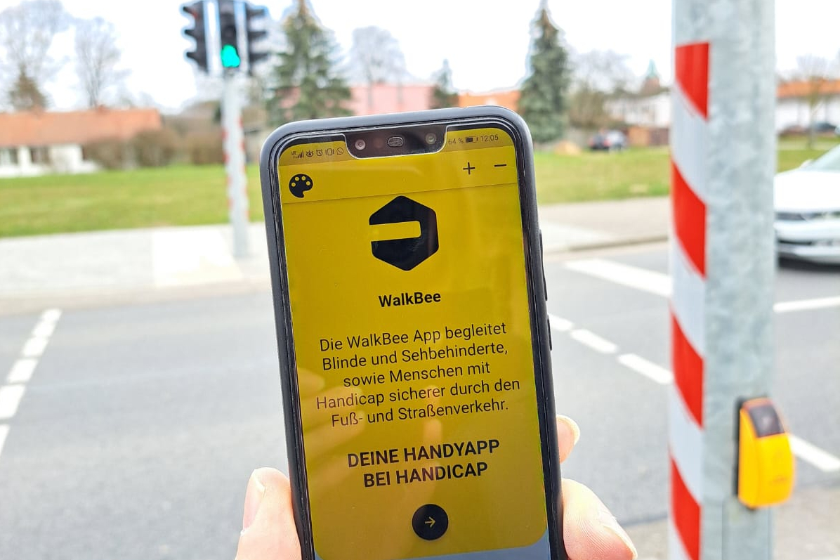 Die erste digitale Ampel Brandenburgs steht seit Mai 2022 in Wittstock/Dosse an der Perleberger Straße (L 15) und hat ihren Praxistest bestanden. © LS Brandenburg