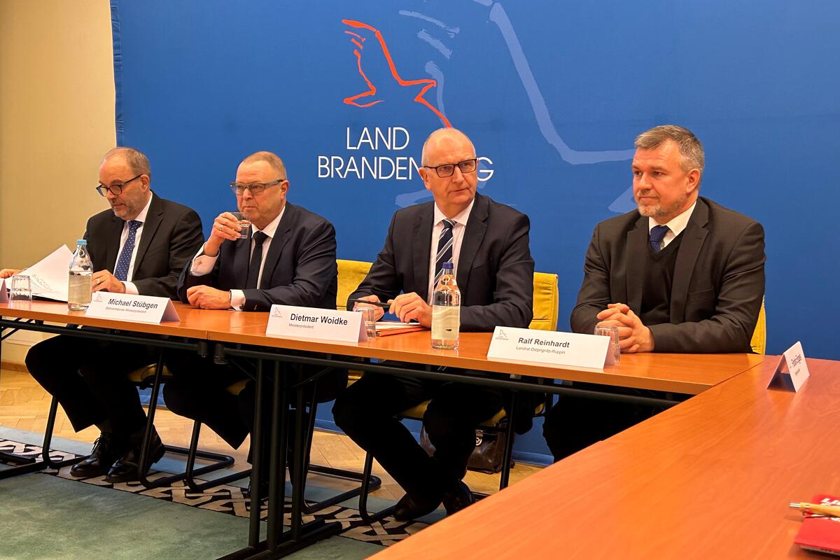 Pressekonferenz nach der gemeinsamen Kabinettsitzung der Landesregierung mit der Kreisverwaltung in Neuruppin. © LK OPR