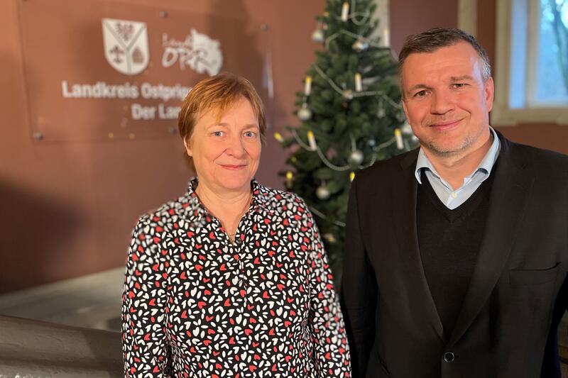 Die Kreistagsvorsitzende Sigrid Nau und Landrat Ralf Reinhardt. © LK OPR
